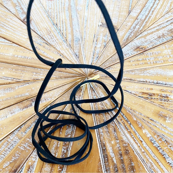 NIP Faux Suede Adjustable Wrap Choker - Picture 6 of 11